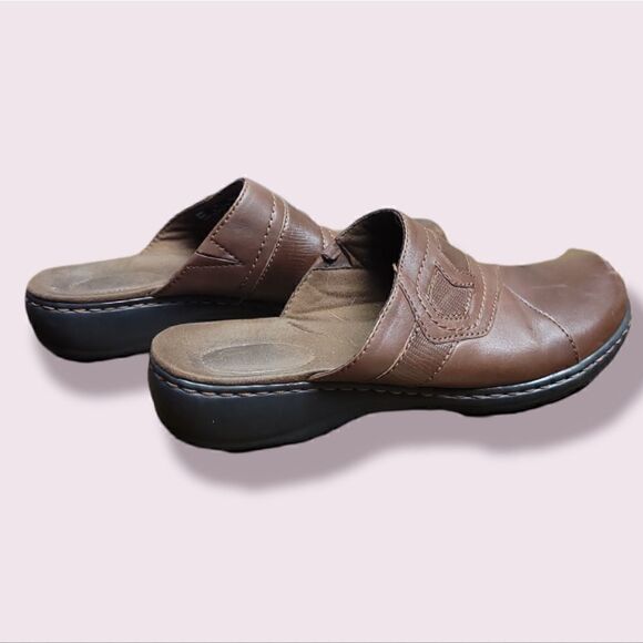 CLARKS Women's Brown Leather Slip Ons Size 7 - Picture 4 of 7